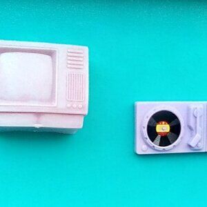 Barbie doll house purple television & record player